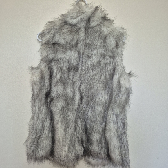 White House Black Market Gray Faux Fur Sleeveless Vest – Size S - Picture 6 of 6